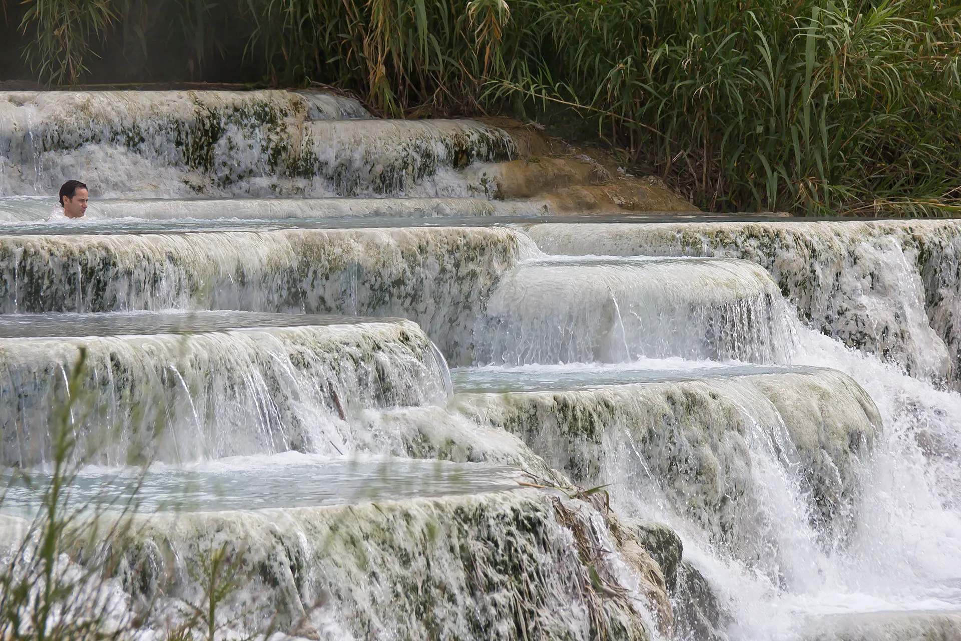 Saturnia e la Maremma toscana — Acque calde nate da un fulmine e città scavate nel tufo